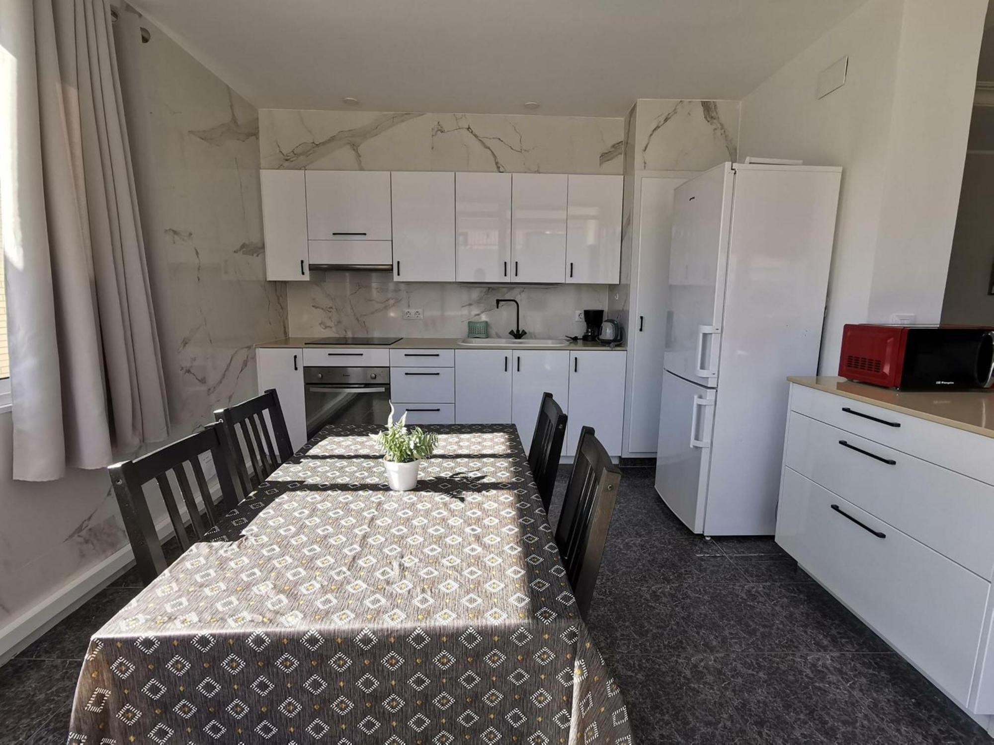 Apartamento Acogedor A 400m De La Playa En Llanca, Con Terraza Y Bano Hidromasaje - Es-89-135 *