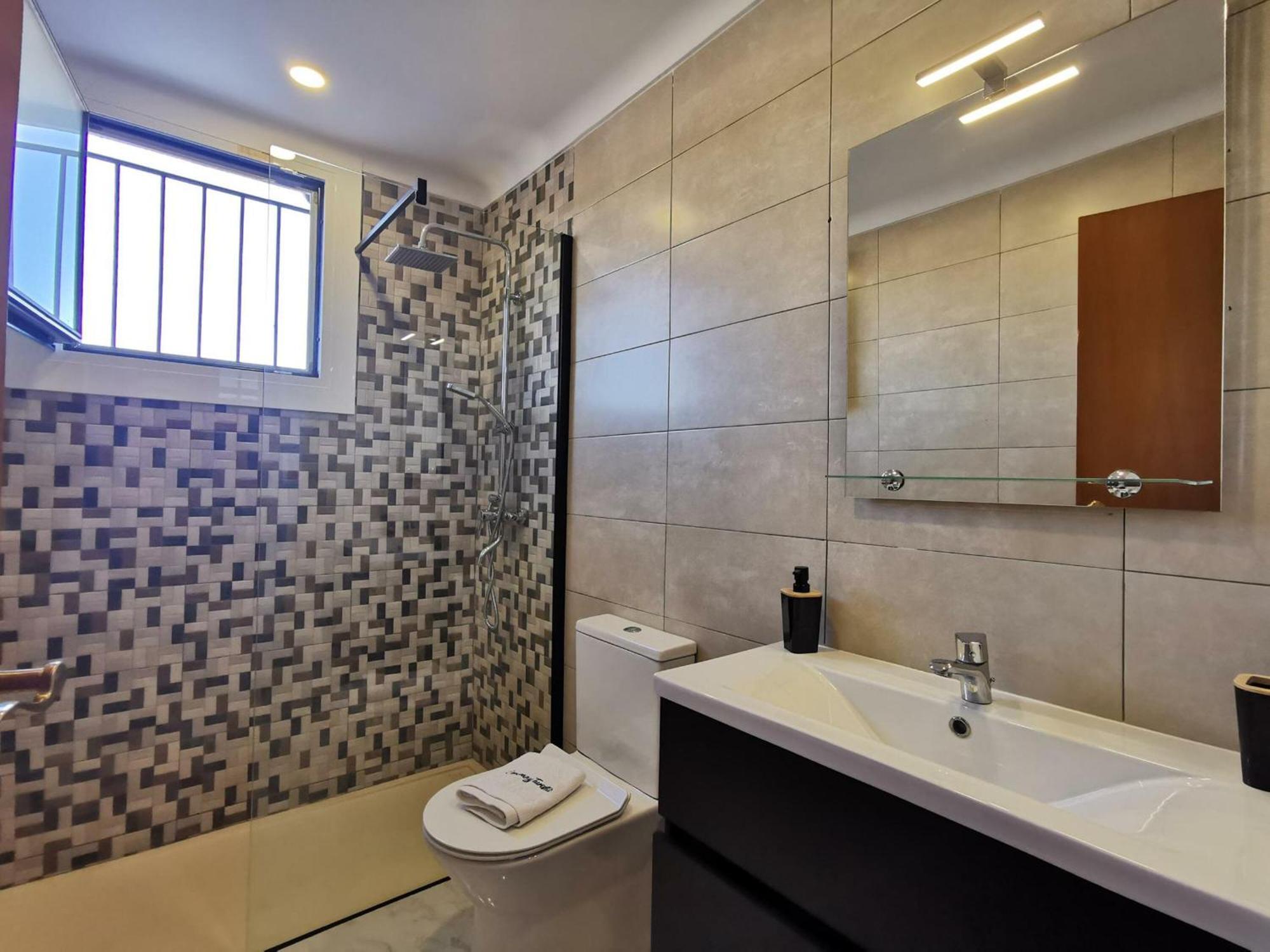 Acogedor A 400m De La Playa En Llanca, Con Terraza Y Bano Hidromasaje - Es-89-135