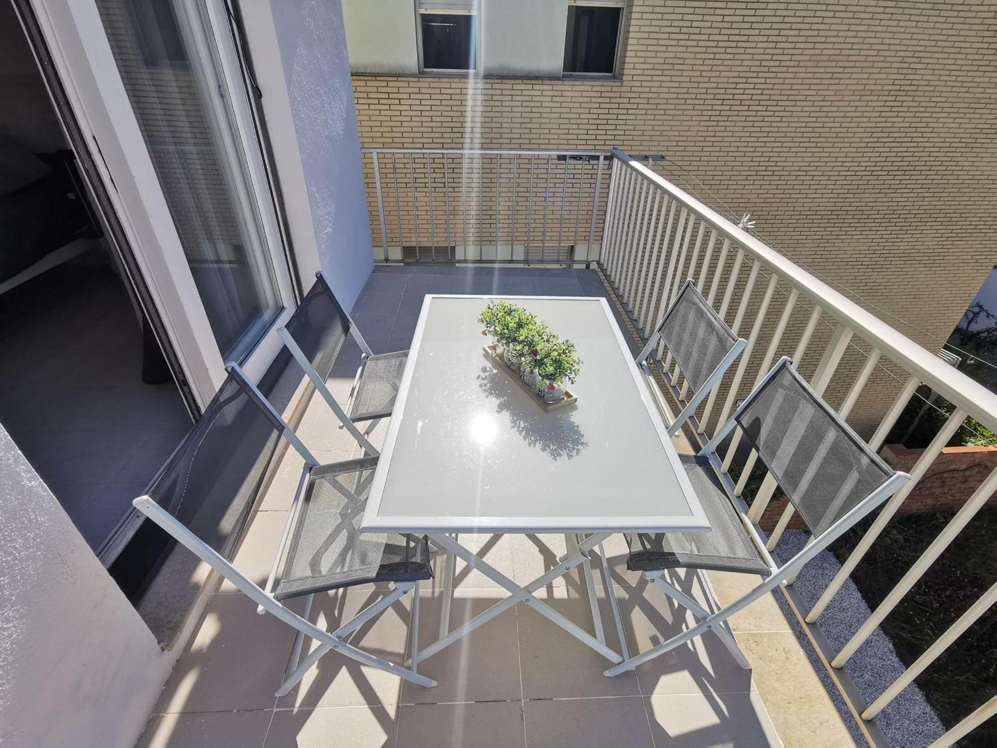 Apartamento Acogedor A 400m De La Playa En Llanca, Con Terraza Y Bano Hidromasaje - Es-89-135 Llançà