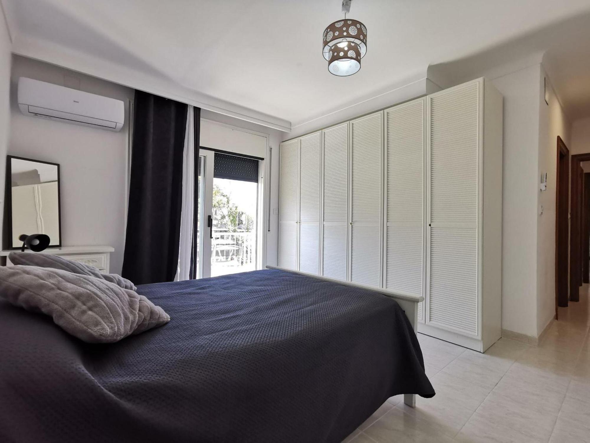 Apartamento Acogedor A 400m De La Playa En Llanca, Con Terraza Y Bano Hidromasaje - Es-89-135 *