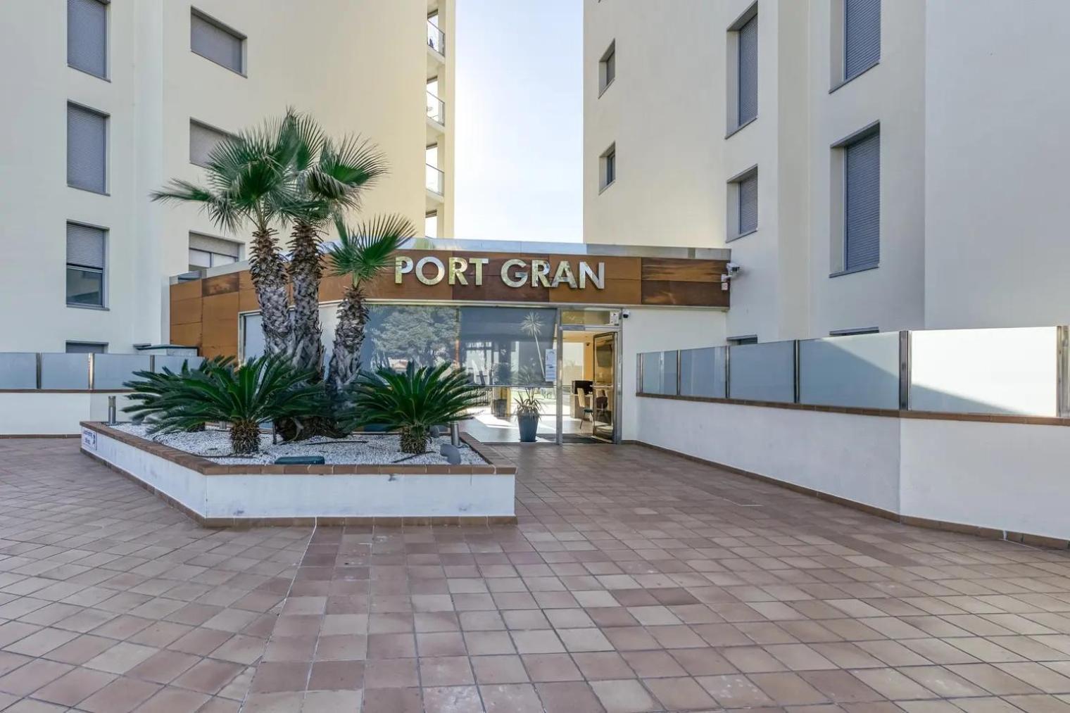 Amb Piscina I Zona Enjardinada