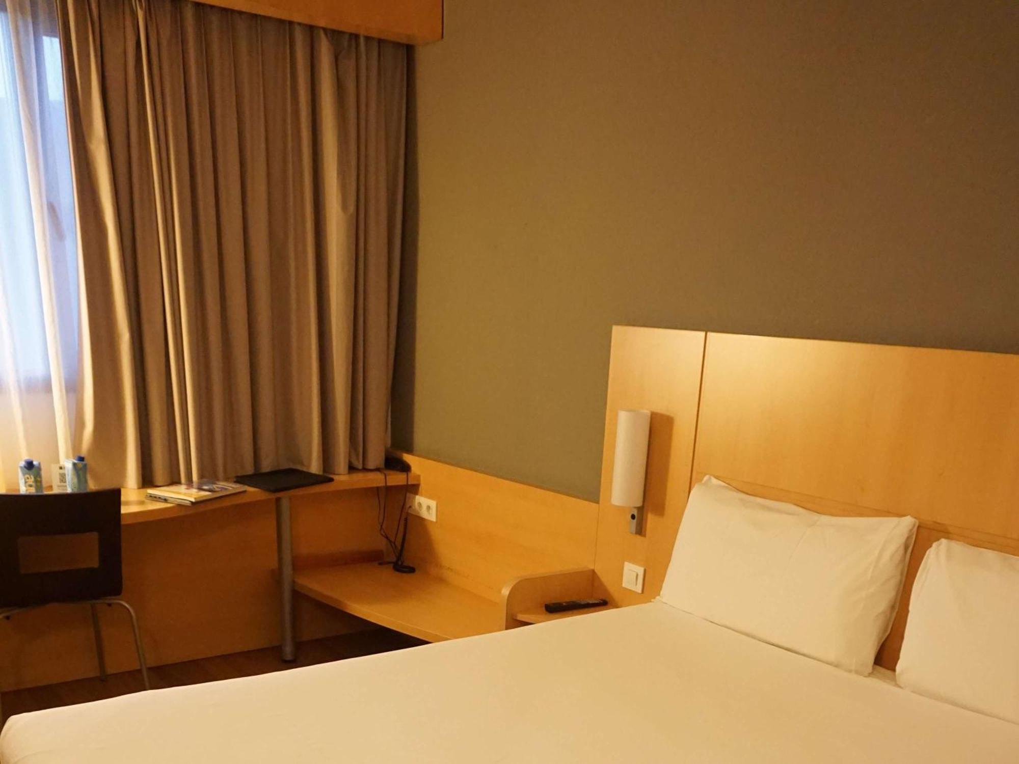 Ibis Hotel 2*