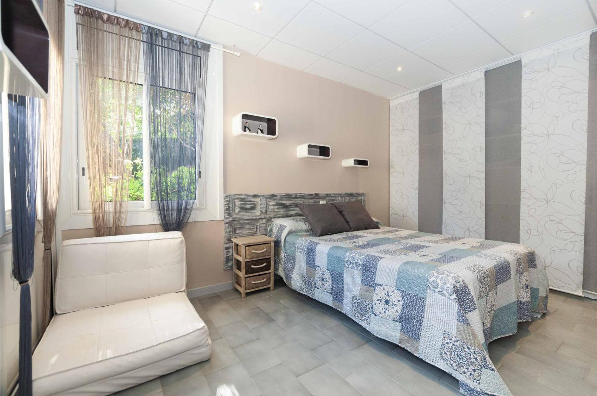 1233 Neus Con Piscina - Apivend Immo