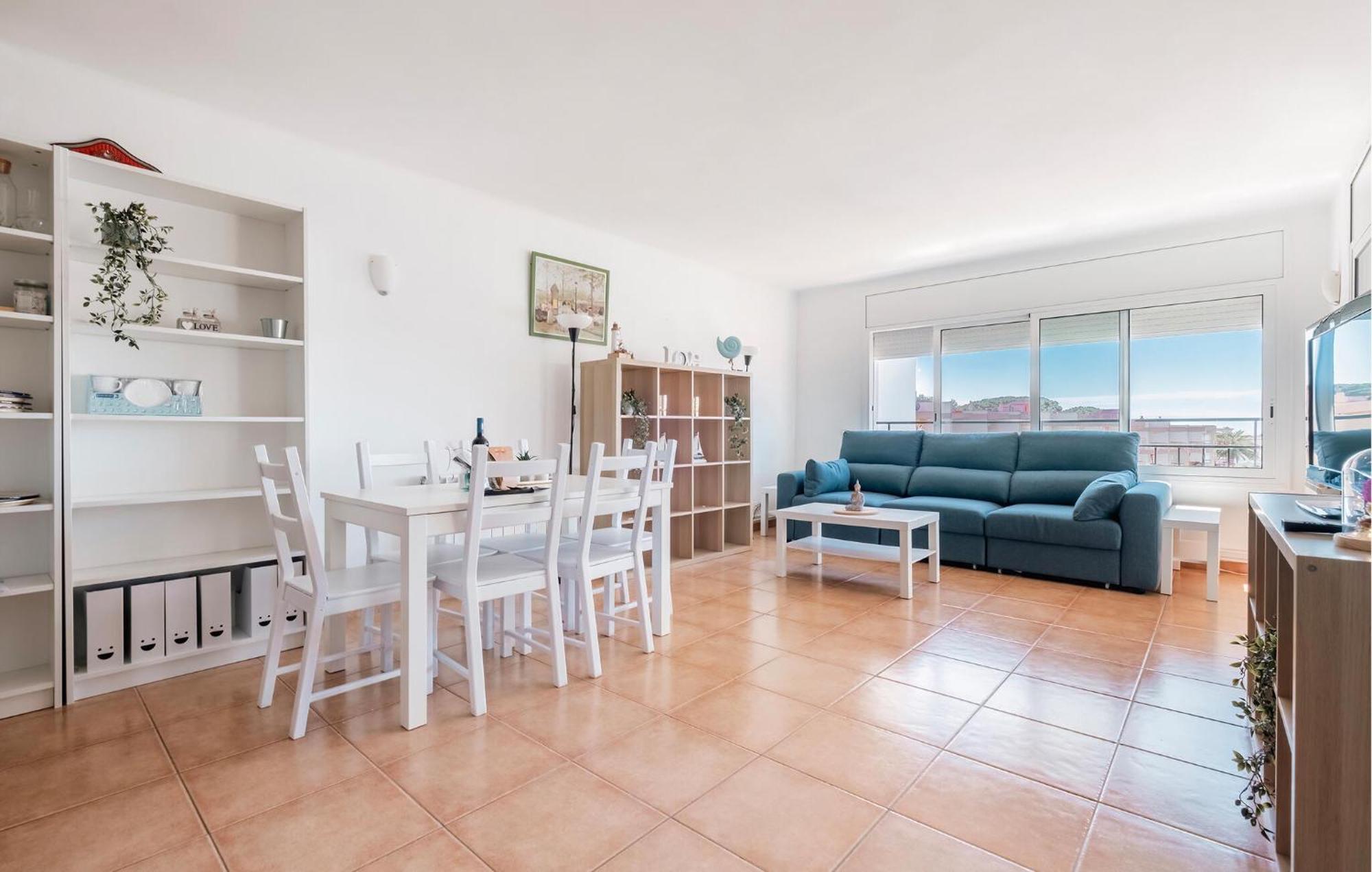 Stunning In With Kitchenette Palamós