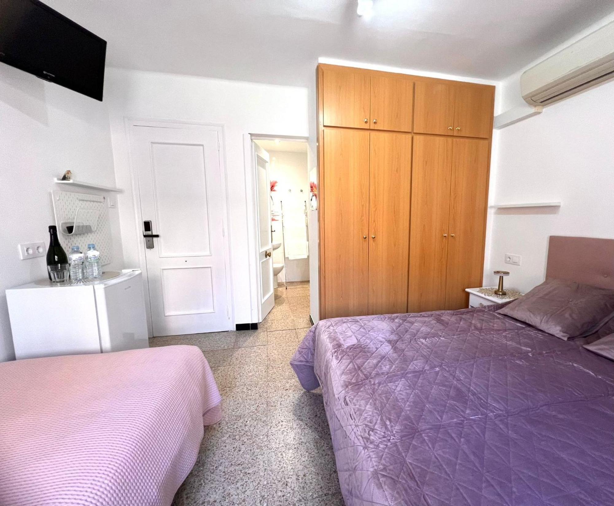 Pensión Escondite Con Terraza Compartida En La Azotea Rosas