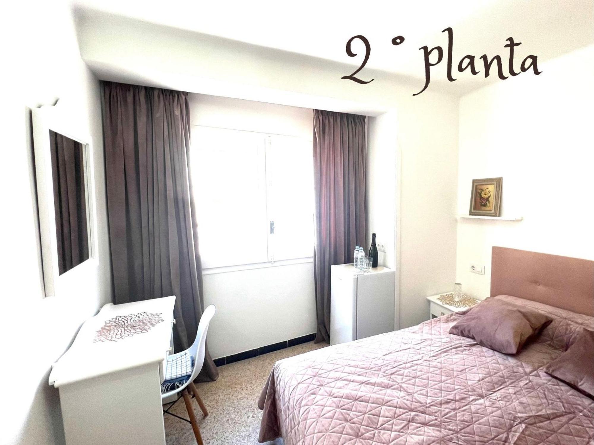 Escondite Con Terraza Compartida En La Azotea Rosas