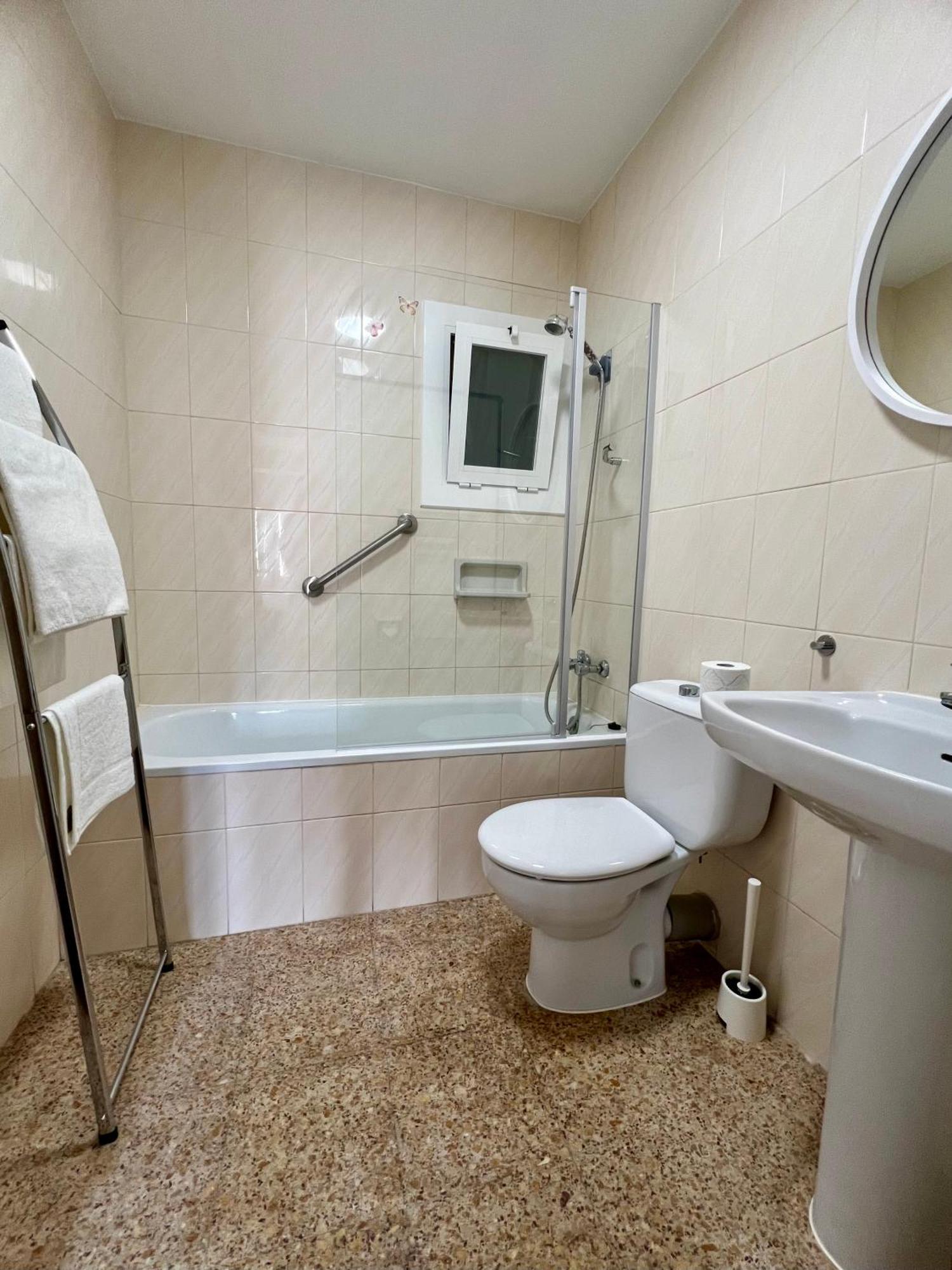 Escondite Con Terraza Compartida En La Azotea Rosas