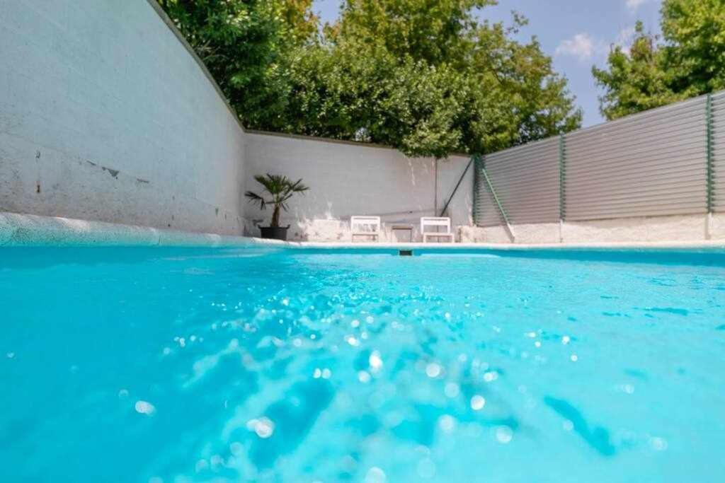 Newly Renovated W Pool & Bikeparking