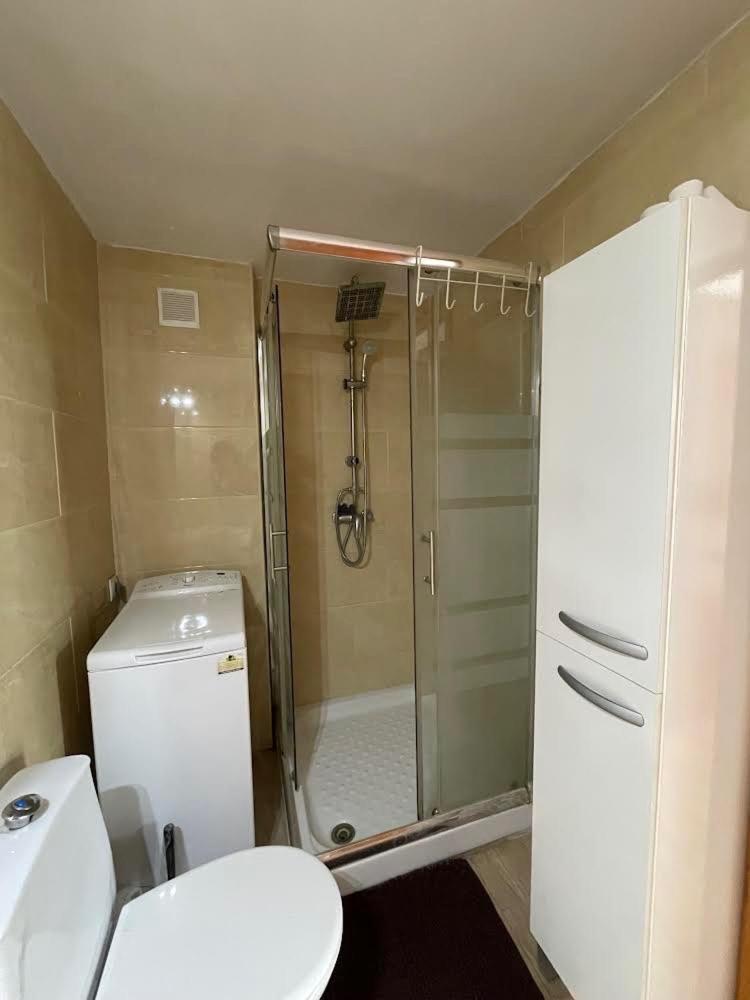 Apartamento Piso Reformado Con Terraza, Piscina, 3 Minutos De Playa De Fenals Lloret de Mar