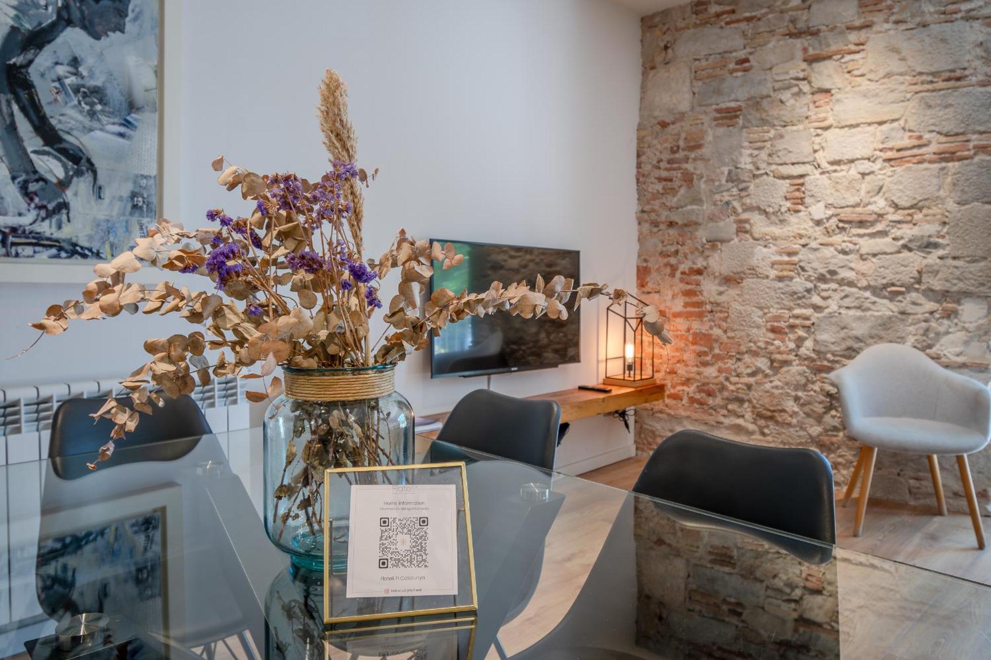 Flateli Placa Catalunya 1-2 * Girona