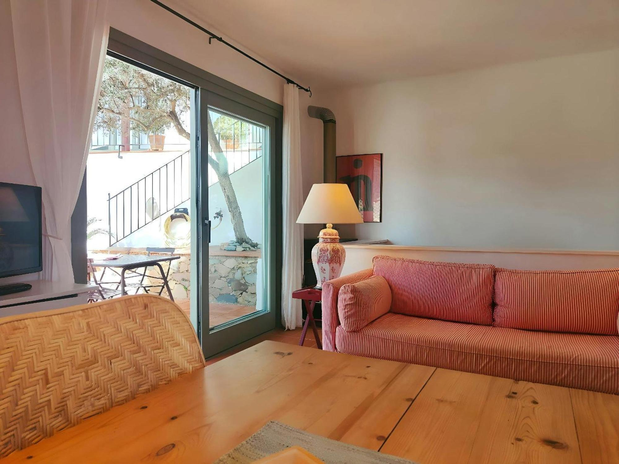 T2 - Sunny Duplex With Garden 50m From