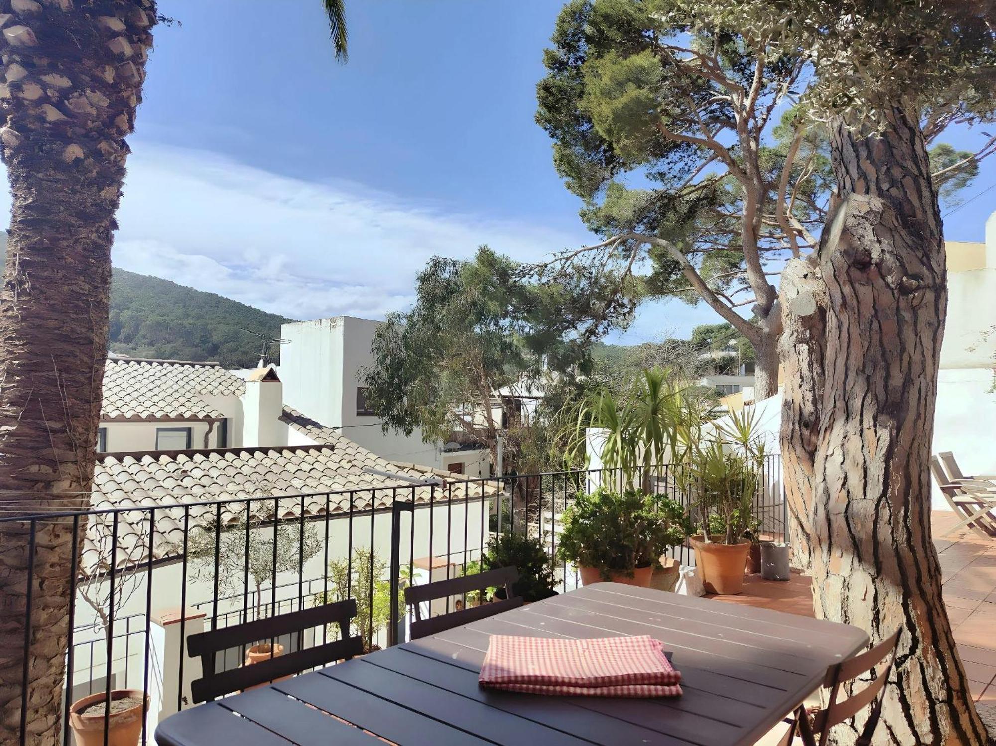 T2 - Sunny Duplex With Garden 50m From