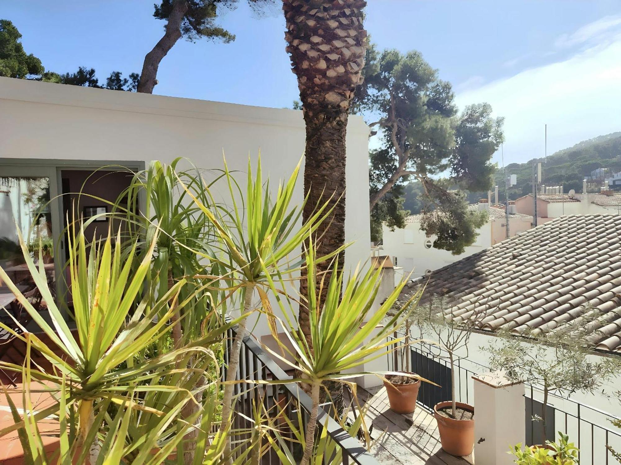 Apartamento T2 - Sunny Duplex With Garden 50m From
