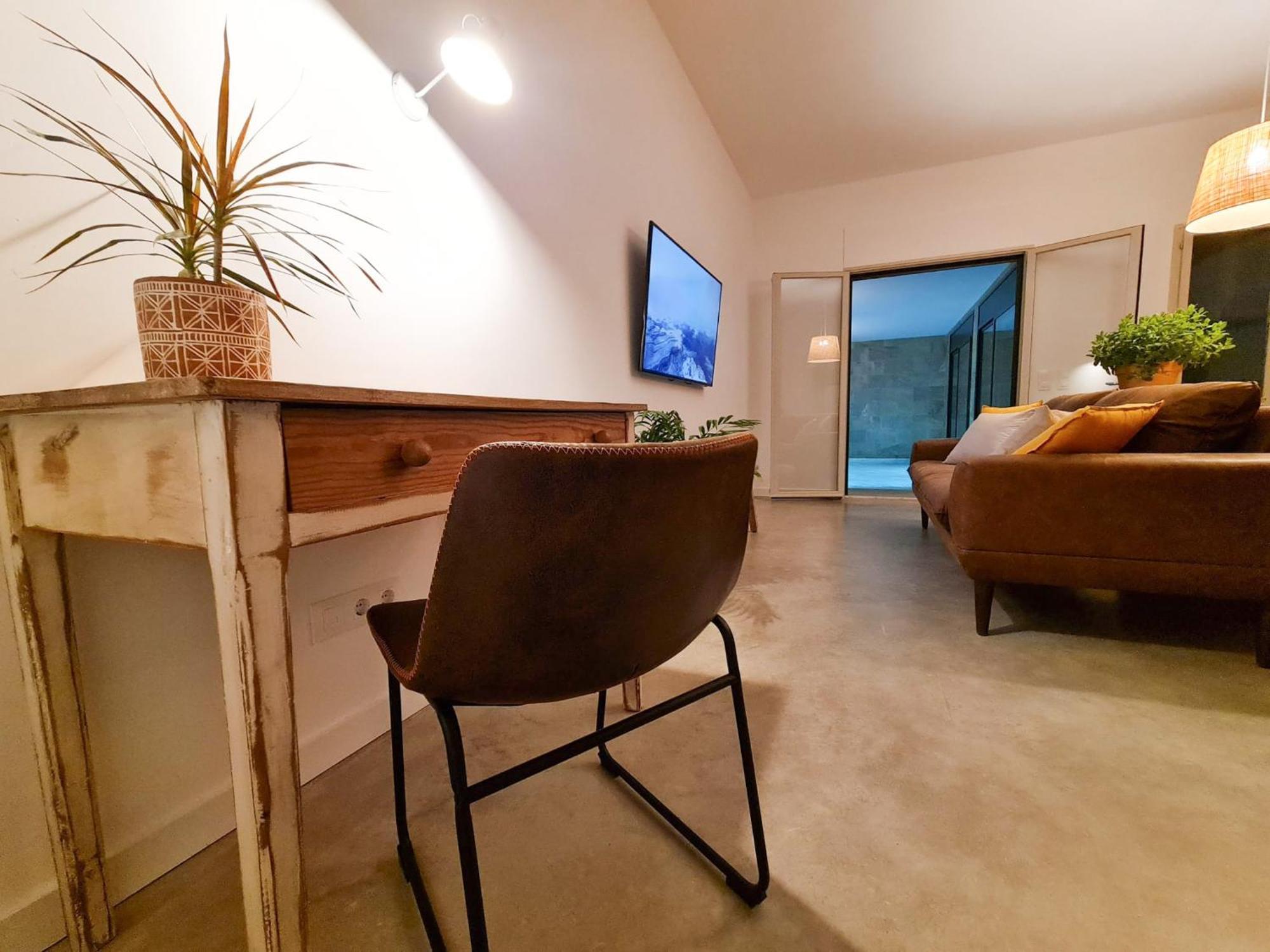 Loft Con Piscina Climatizada De Agua Salada Y Parking En El Centro De Figueres