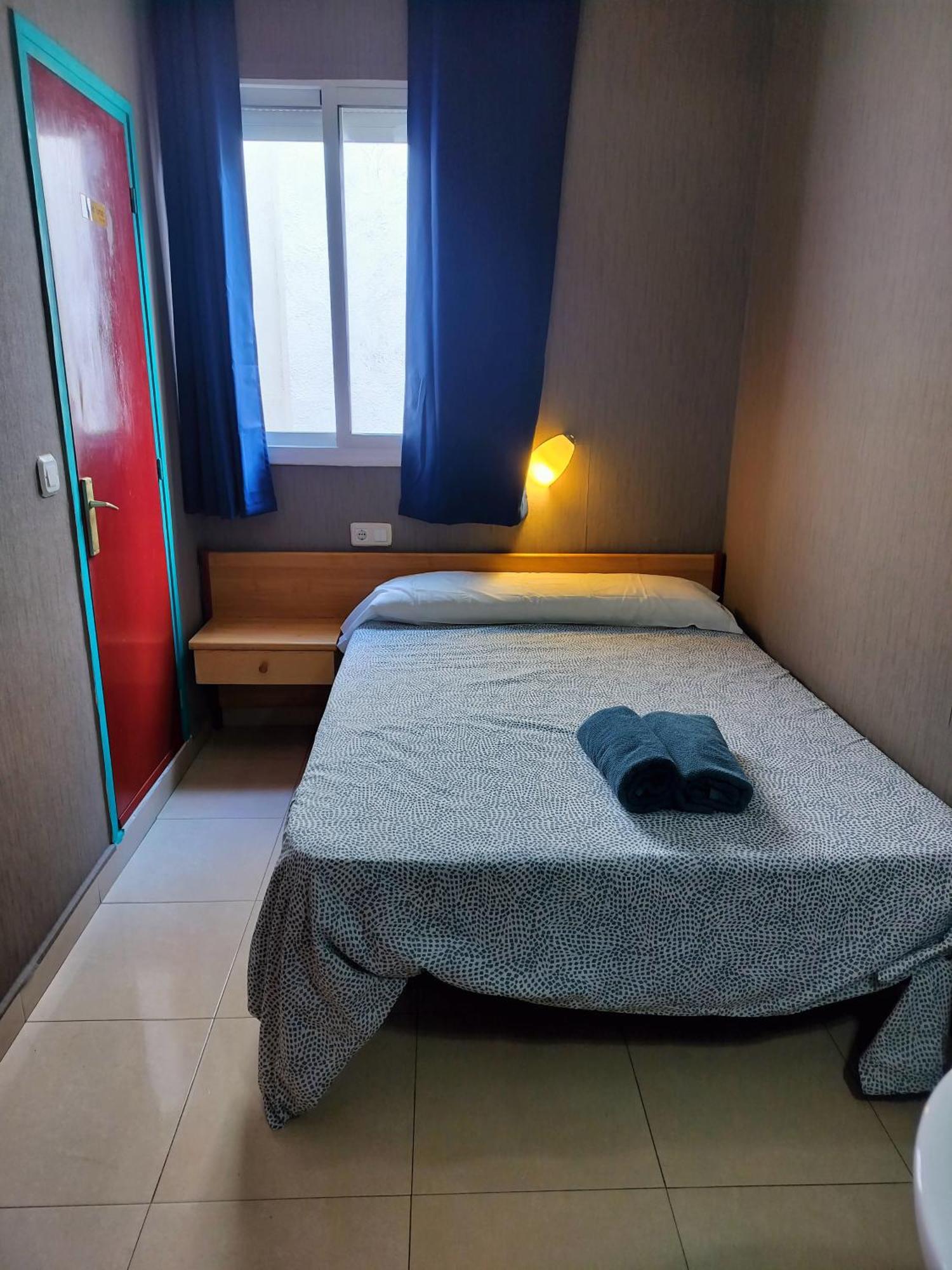 Sant Jordi Cami De Ronda Hostel
