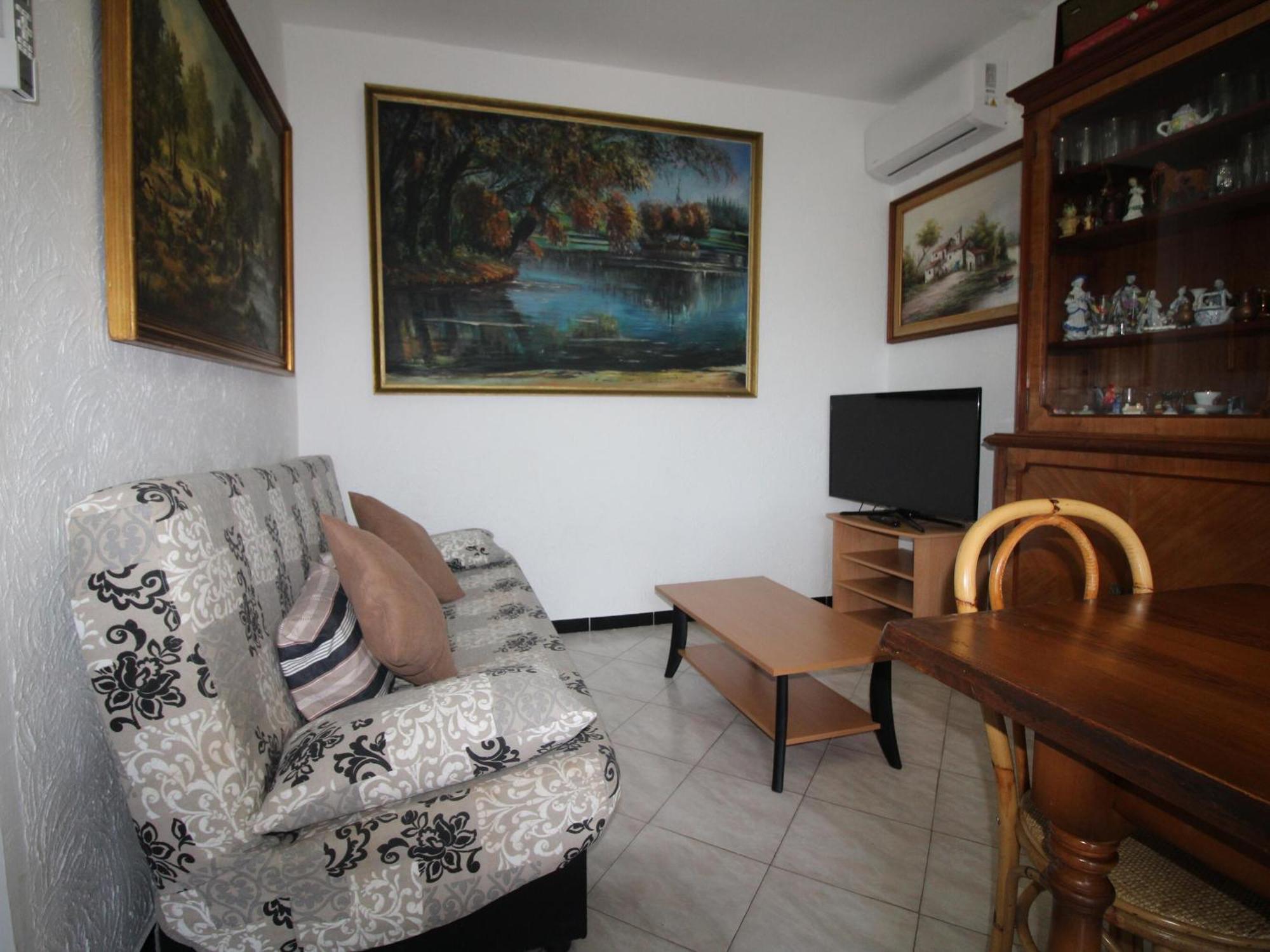 Grifeu 6 - Situado Muy Cerca De La Playa De Cap Ras, 6 Personas - Es-228-195 Apartamento Llançà