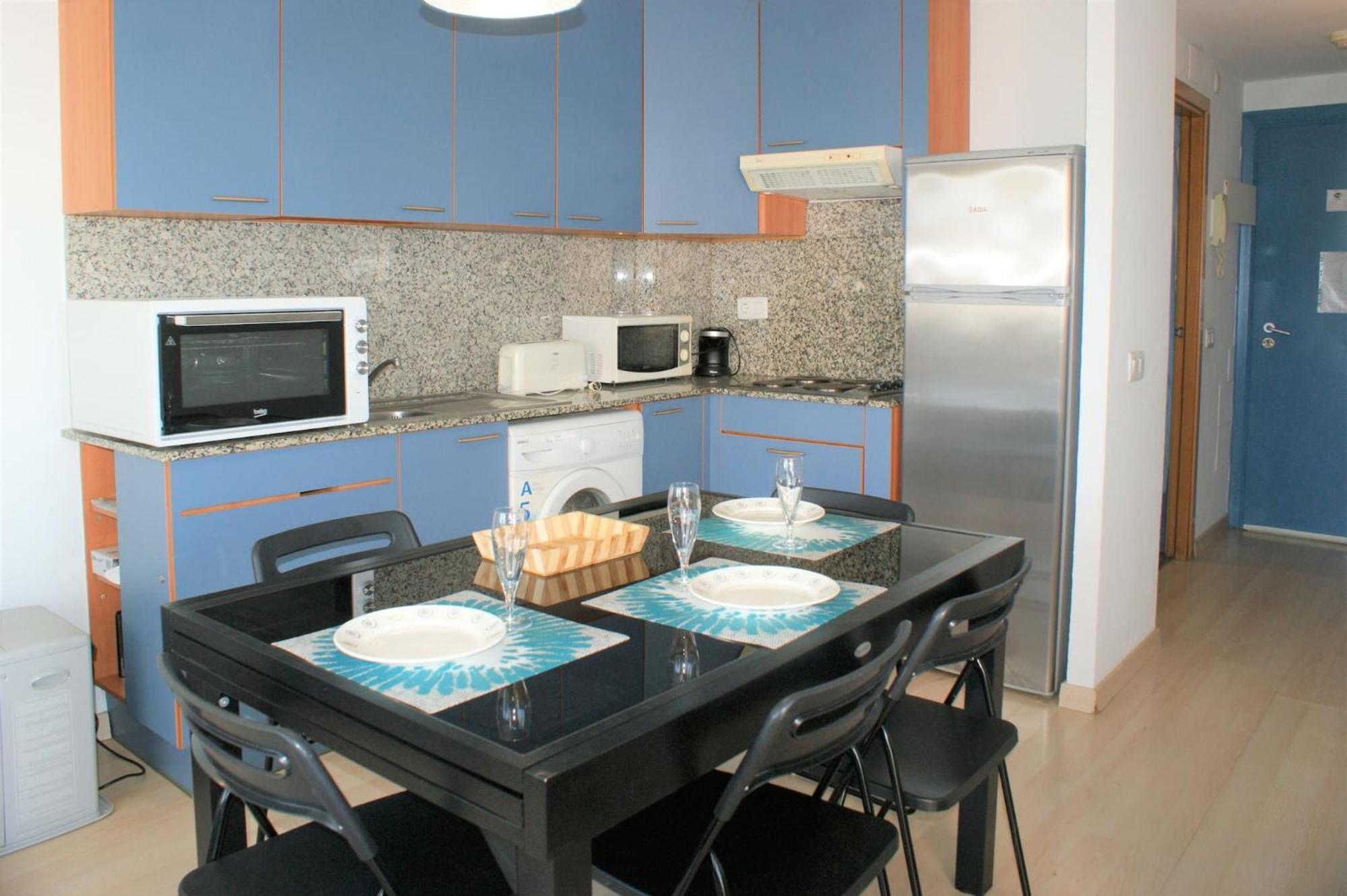 Con Vistas Al Canal En Residencia Con Piscina Apartment *