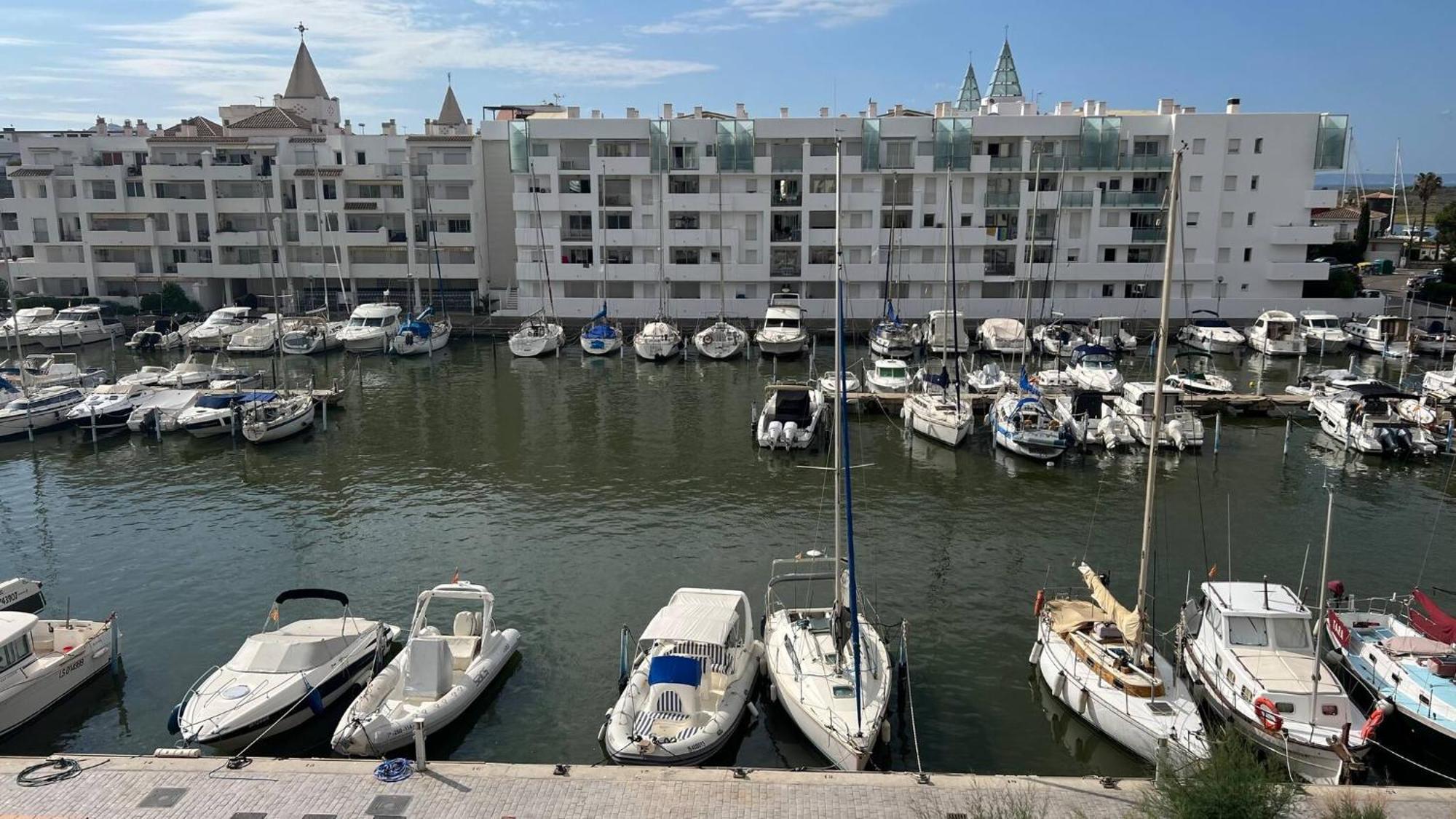 Precioso Piso Con Vista Al Canal Y Piscina En Av-69