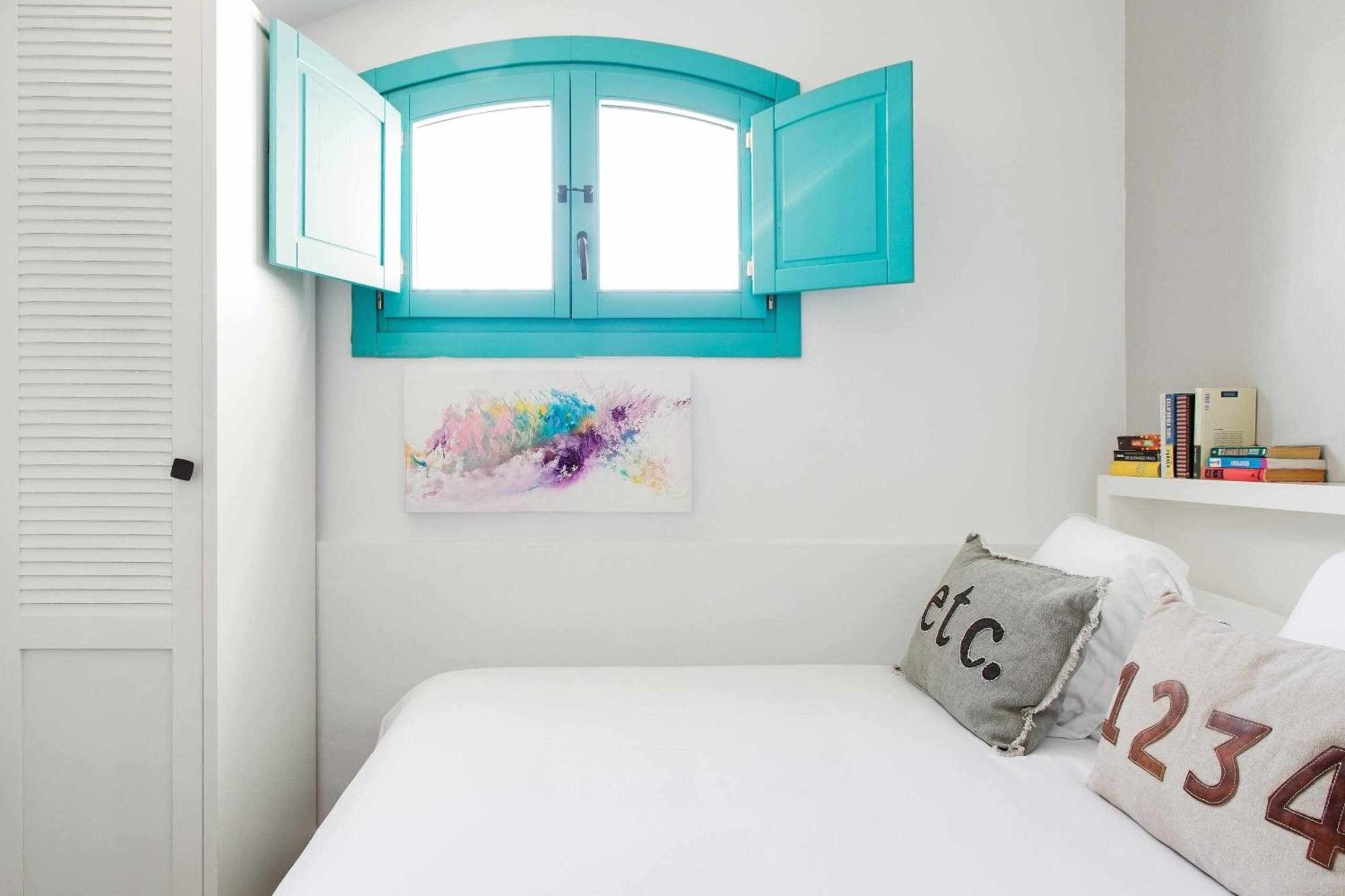 Revitalized In Historical Building Apartment