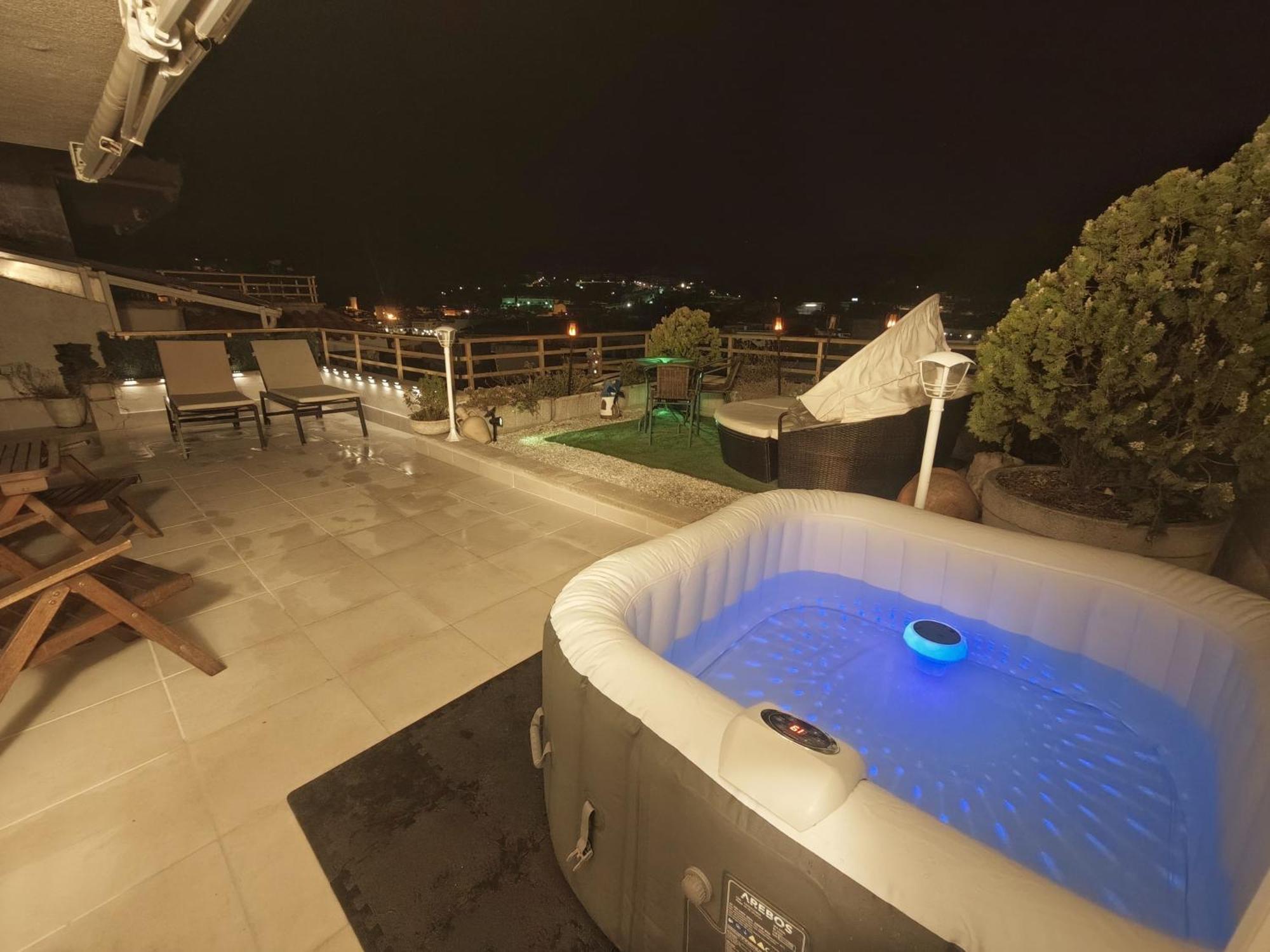 Apartamento Luna With Jacuzzi, 5mins Walking To The Beach, Sea And Castle View Big Terrace