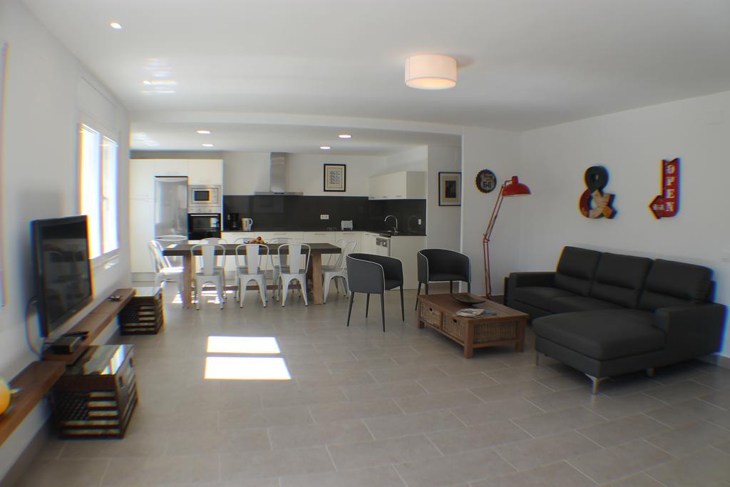 Agi Acacias Apartment Roses