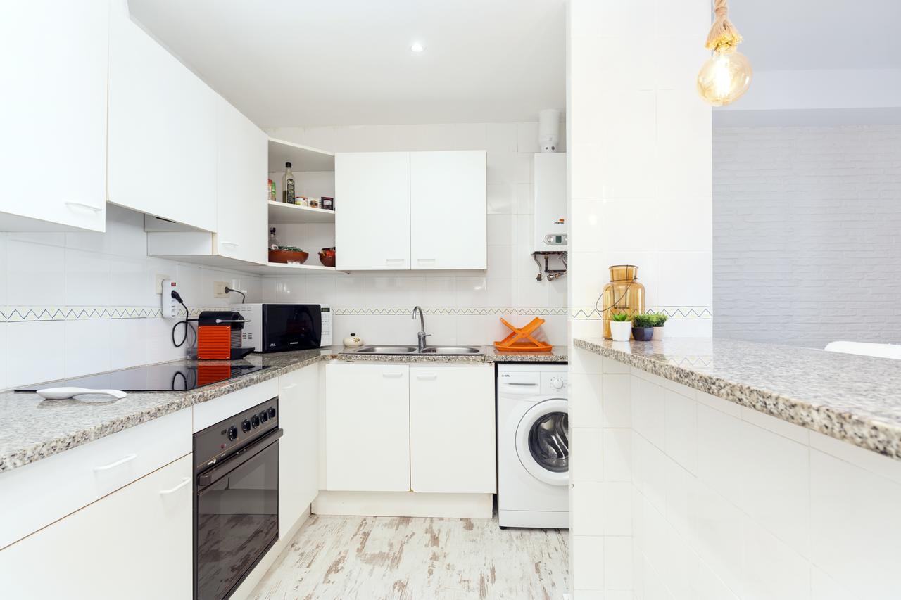 Apartment Lets Holidays 1 Minute To The *