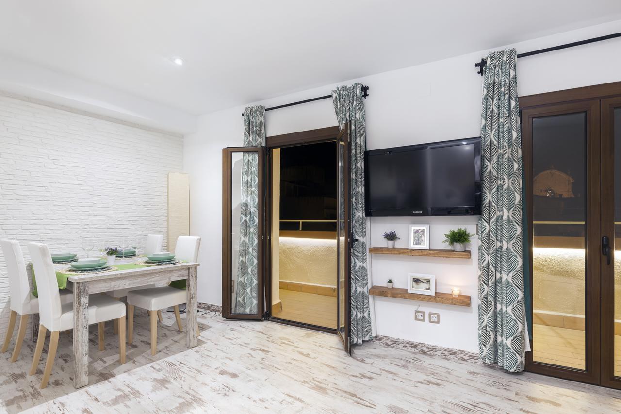 Apartment Lets Holidays 1 Minute To The *