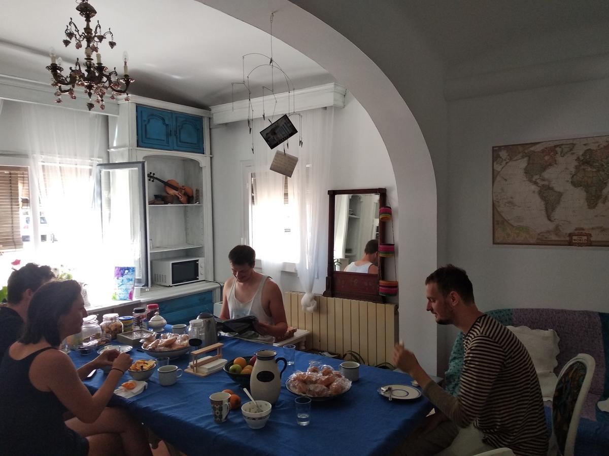 Cocollona Hostel *
