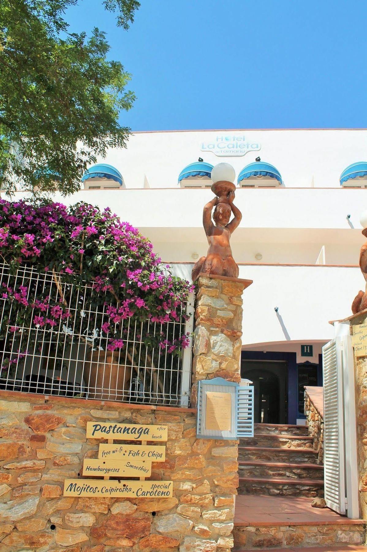 Hotel La Caleta De 3*