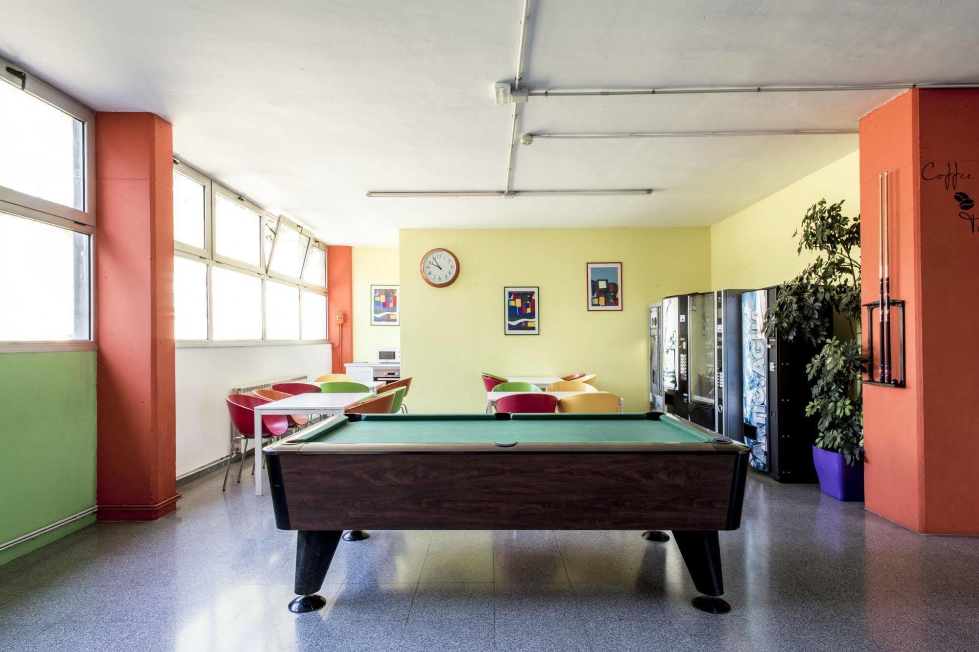 Hostal Residencia Universitaria Campus De Montilivi *