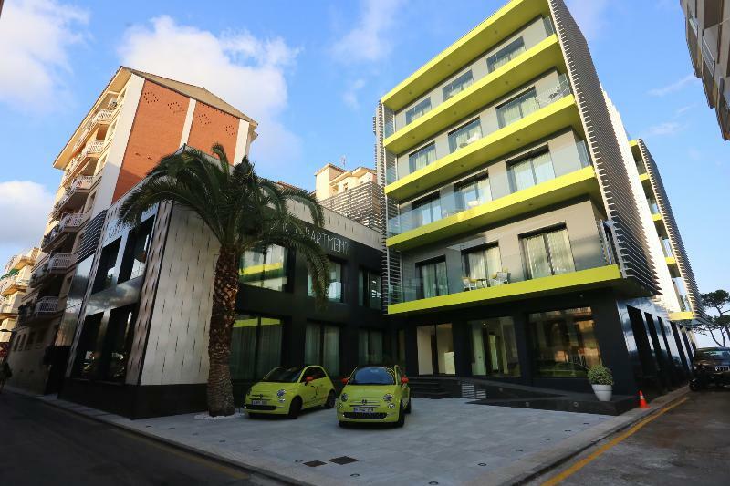 Cosmo Apartahotel 4*