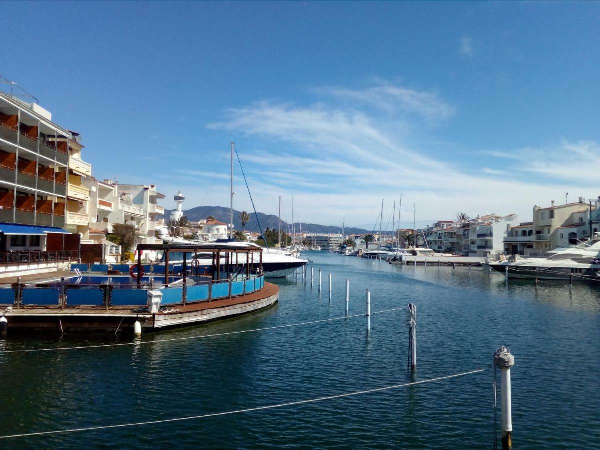 Unsejouraempuriabrava-terrasse-vue -clime- Wifi Parking