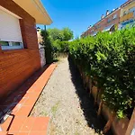 Alojamiento entero con jardín privado