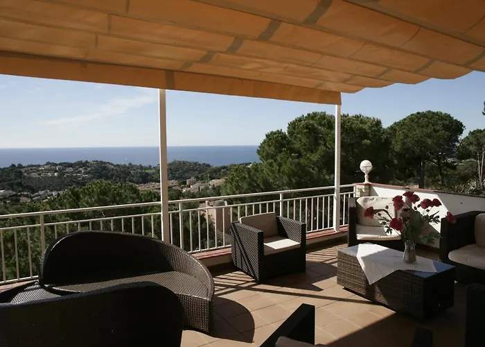 Lloret De Mar -Villa Sleeps 9 With Pool , Seaview, Wifi, Streamingservices