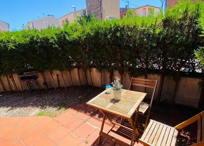 Alojamiento entero con jardín privado