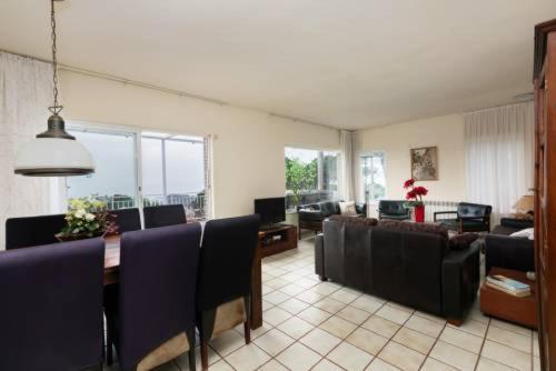 -villa Sleeps 9 With Pool , Seaview, Wifi, Streamingservices * Lloret de Mar