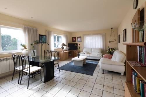 -villa Sleeps 9 With Pool , Seaview, Wifi, Streamingservices Villa Lloret de Mar