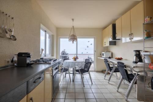 -villa Sleeps 9 With Pool , Seaview, Wifi, Streamingservices