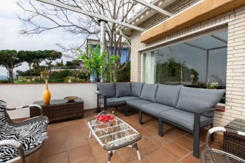 Villa -villa Sleeps 9 With Pool , Seaview, Wifi, Streamingservices