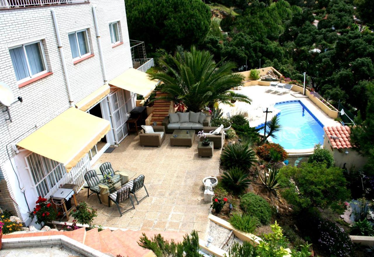 Villa -villa Sleeps 9 With Pool , Seaview, Wifi, Streamingservices *