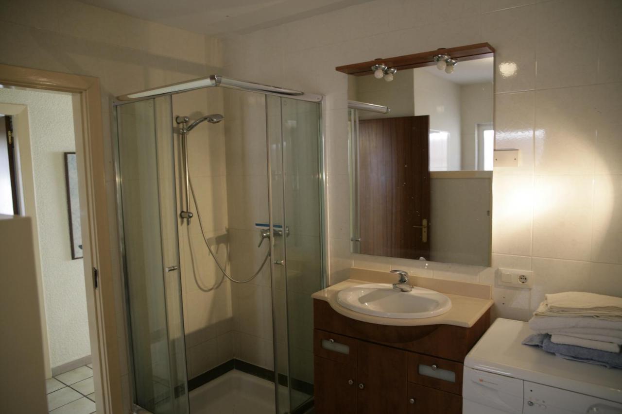 Villa -villa Sleeps 9 With Pool , Seaview, Wifi, Streamingservices *