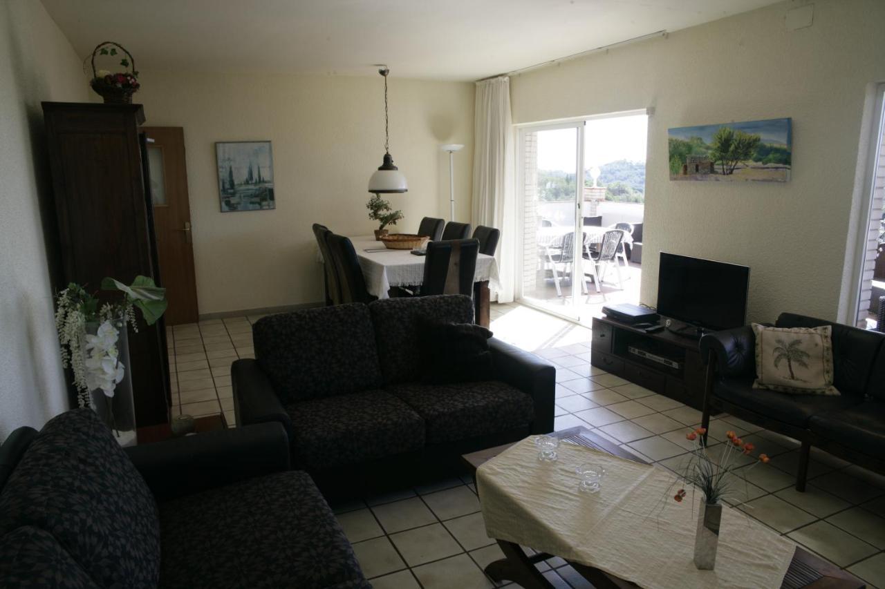 -villa Sleeps 9 With Pool , Seaview, Wifi, Streamingservices *