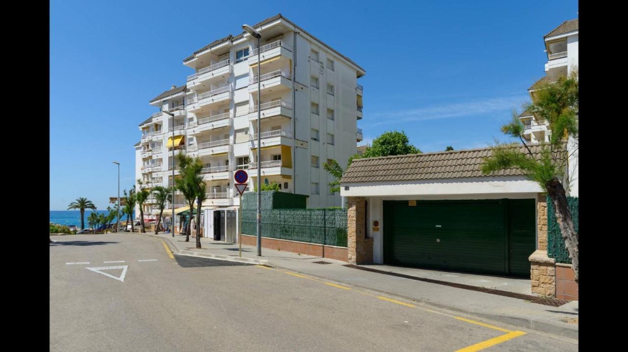 Romántico Piso De La Playa Fenals Apartamento