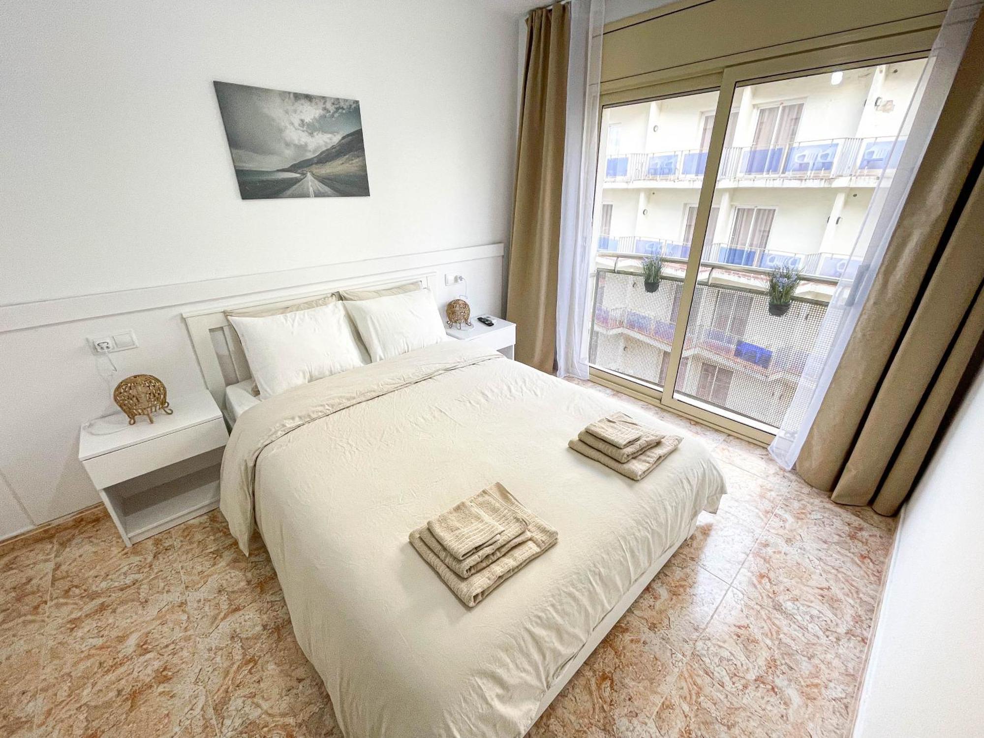 Red Lloret Apartment *