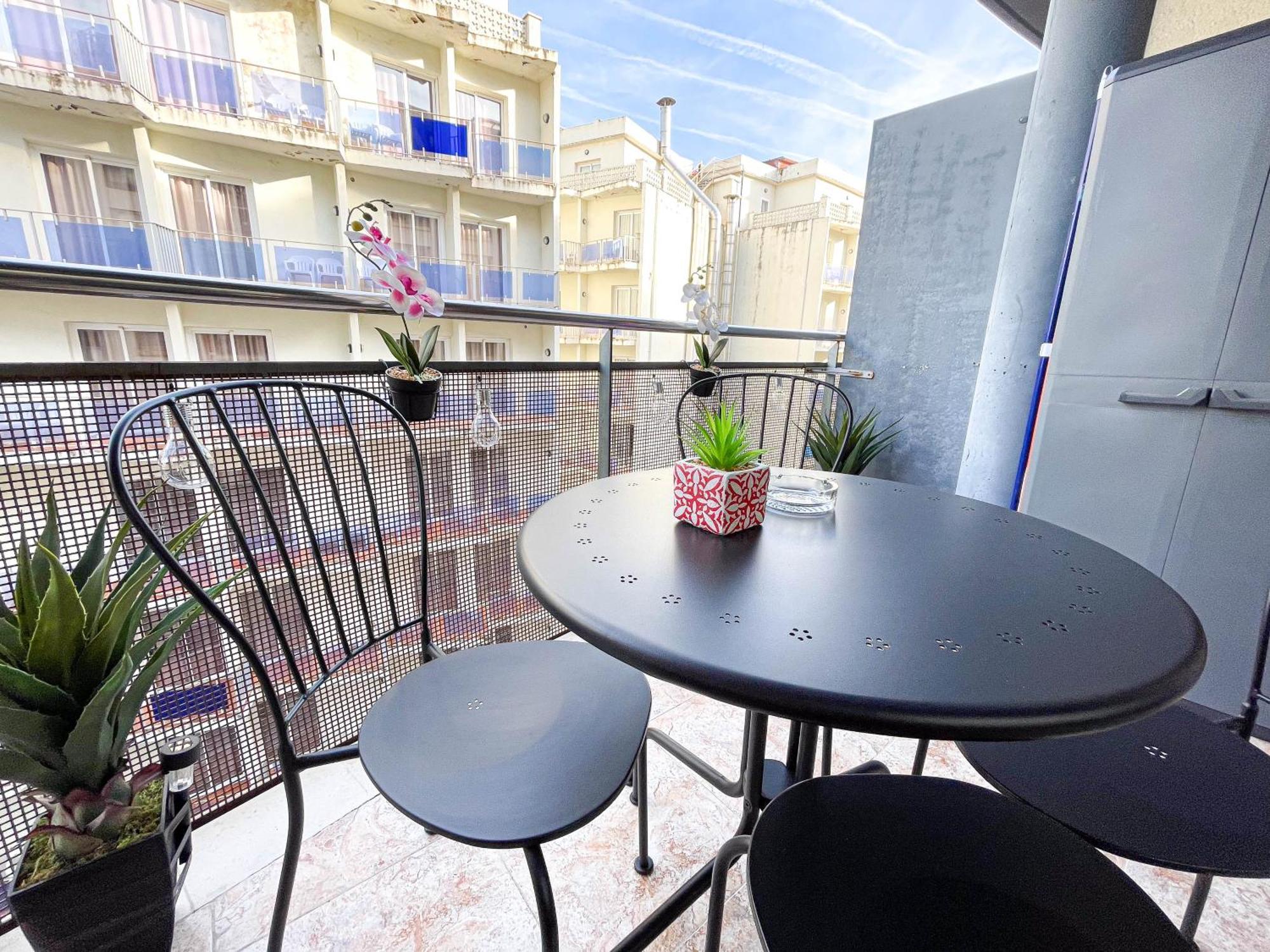 Red Lloret Apartment *