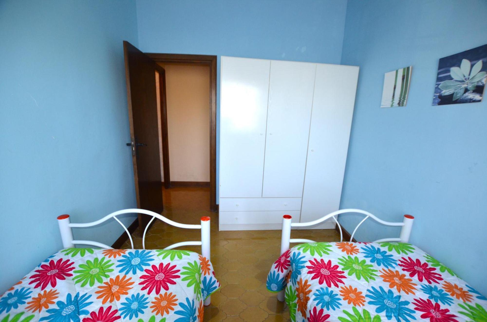 Suria 8 People Villa
